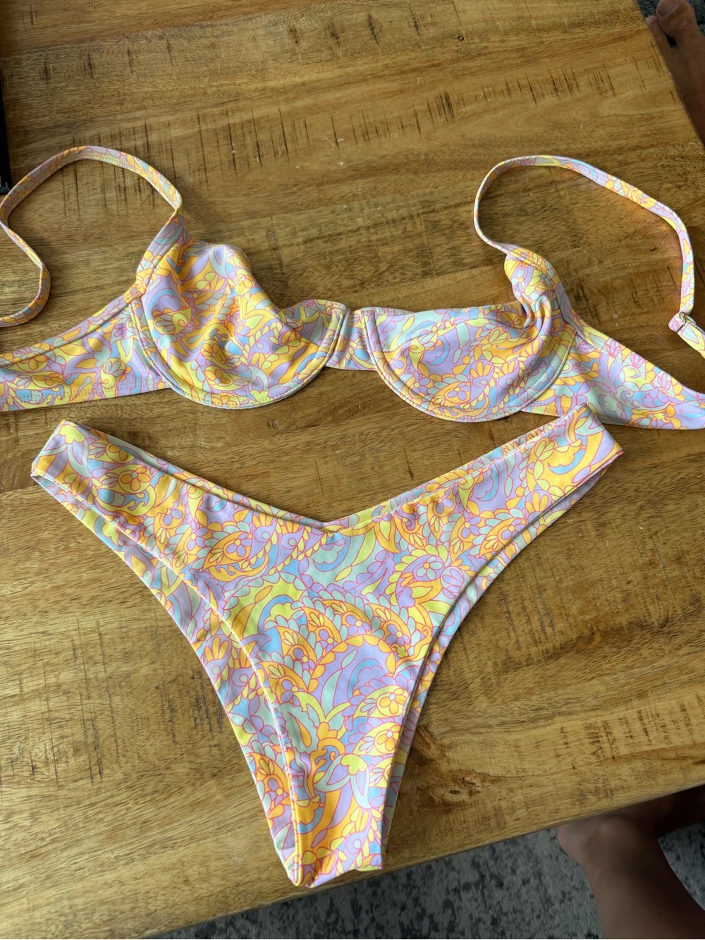 Kulani kinis Underwire Floral-Print Bikini Set - Small top medium bottom